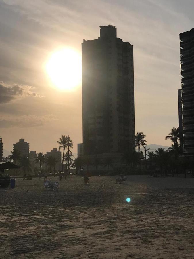 Lindo Apartamento Guilhermina - Edificio Frente Para O Mar برايا جراندي المظهر الخارجي الصورة