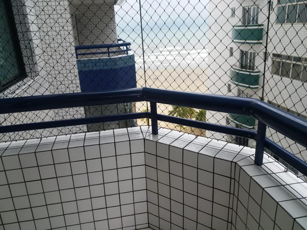 Lindo Apartamento Guilhermina - Edificio Frente Para O Mar برايا جراندي المظهر الخارجي الصورة
